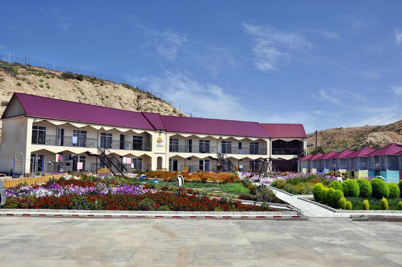 Hotel Natalia Kaji-Say Buitenkant foto